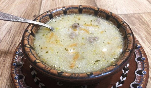 Класическа селска супа топчета