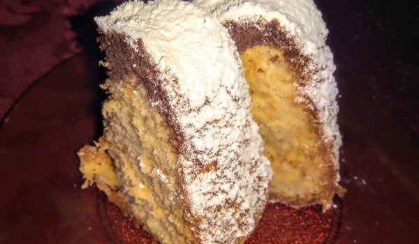 Класически кекс с какаова ивица