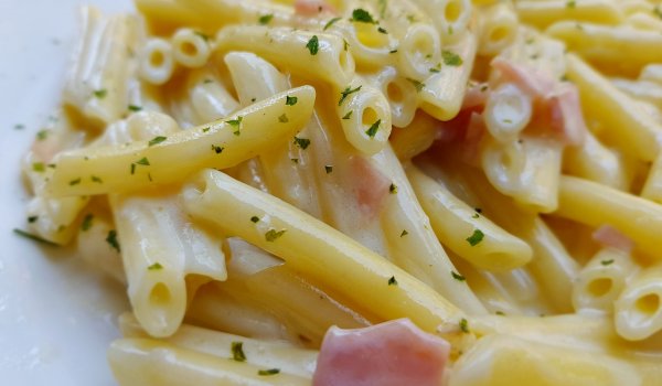 Класически макарони карбонара