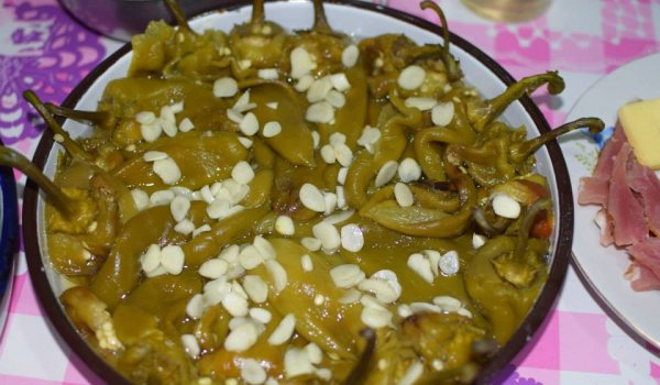 Класически печени чушки с чесън
