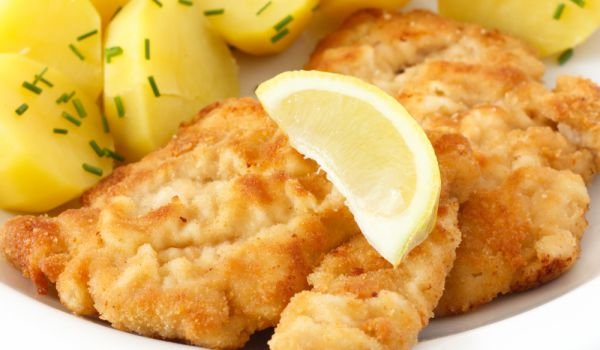 Класически виенски шницел с картофки