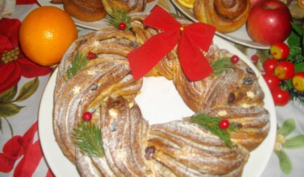 Коледен венец с канела и охлюви