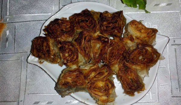 Коледна баница с тиква, орехи и канела на розички