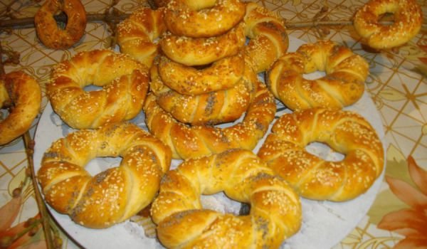 Коледни колачета с мак и сусам