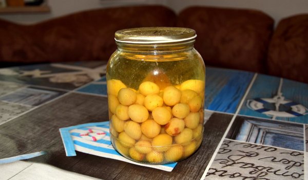 Компот от бели череши