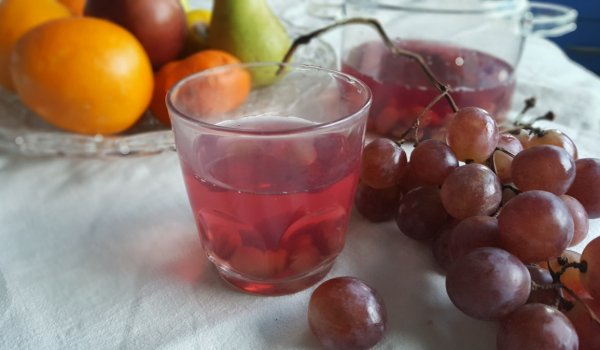 Компот от червено и бяло грозде