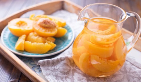 Компот от праскови с джинджифил