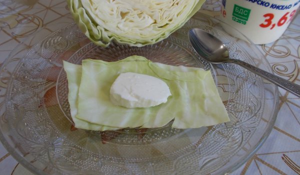 Компрес от зеле с кисело мляко при оток и синини