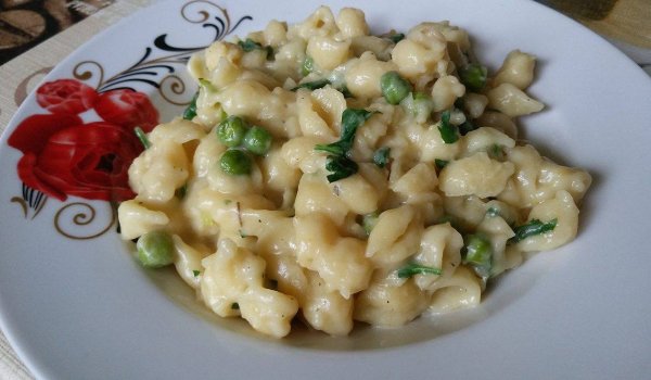Конкилие с бял сос