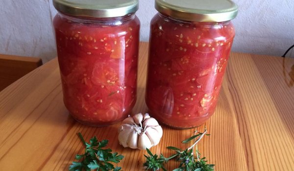 Консервирани домати с пресни подправки