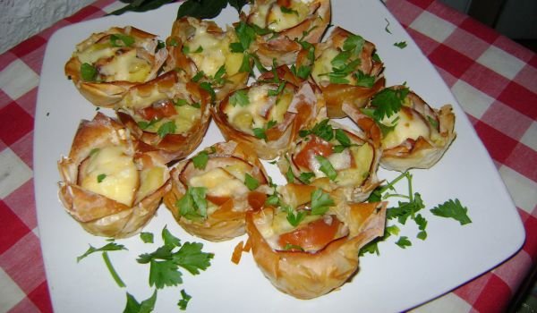 Кошнички с картофи, шунка и пушено сирене