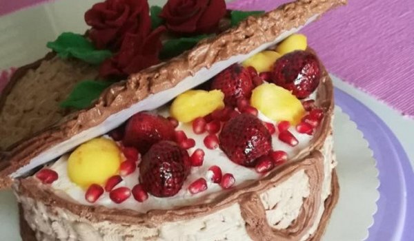 Кошница Червено кадифе с плодове