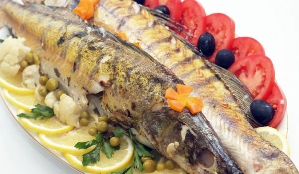 Костур, пълнен с домати, маслини и лимони