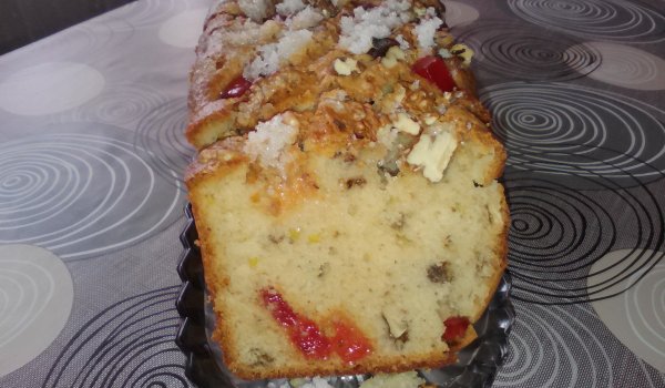 Козуначен кекс с орехи и локум