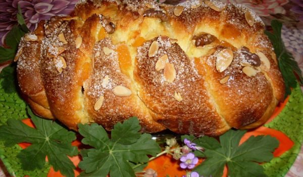Козуначена плитка със сушени плодове