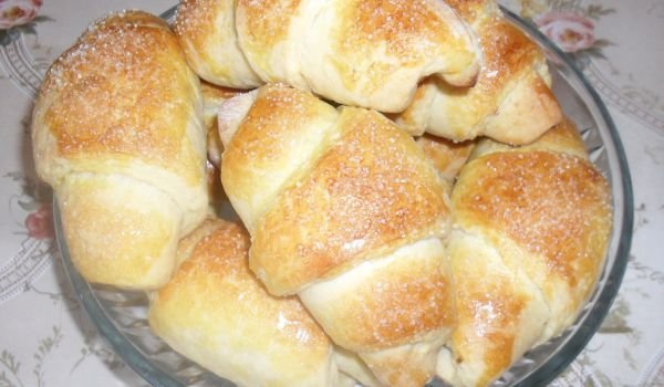 Козуначени кифли с мармалад от сливи и ябълки