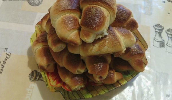 Козуначени кифли с различни плънки