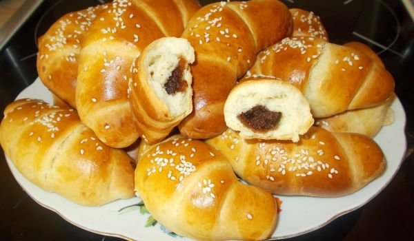 Козуначени кифлички с мармалад