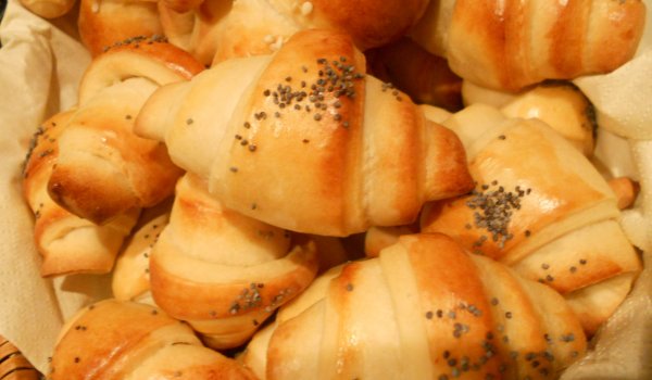 Козуначени кифлички с пълнеж