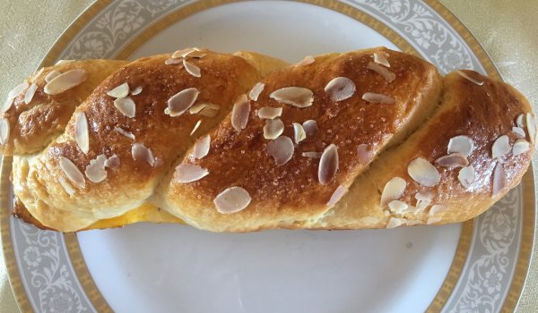 Козуначени плитки с локум и стафиди