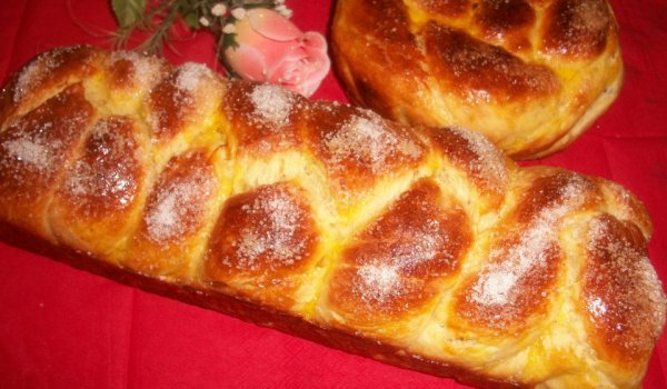 Козунак с локум и боровинки