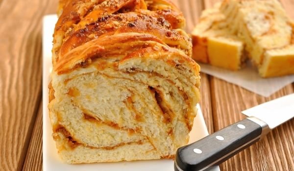 Козунак с мармалад и орехи