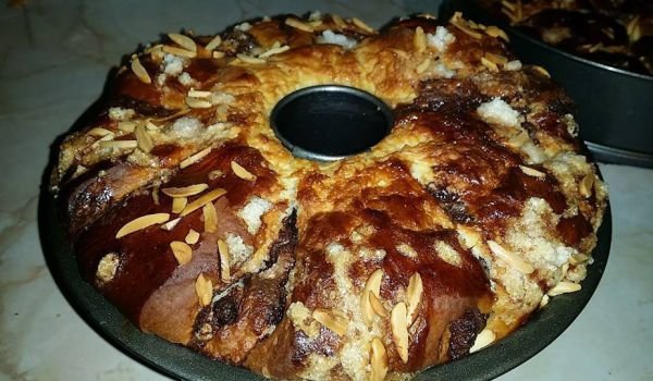 Козунак с шоколад и бадеми