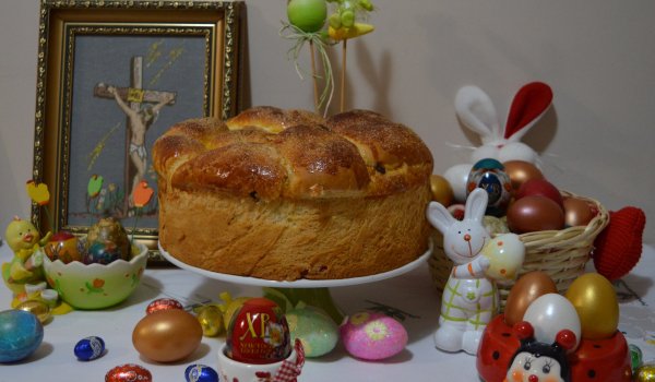 Козунак с шоколадови капки и локум