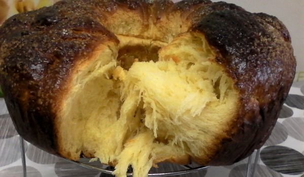 Козунак със захарни портокалови кори