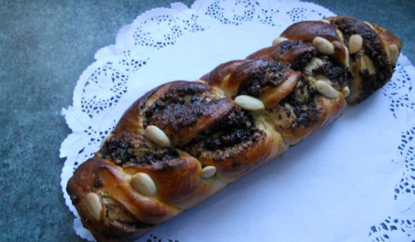 Козунак със заквасена сметана и какаова плънка