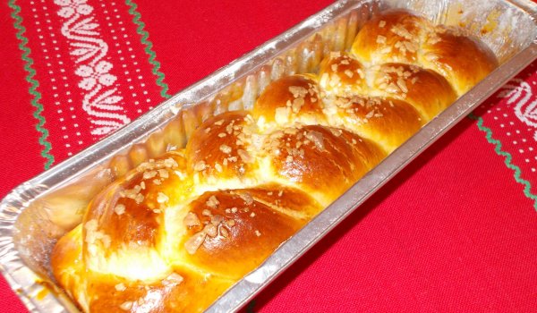 Козунаци с портокалови корички и шоколадови капки