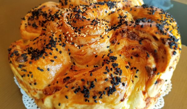 Красива Пита с Мая и Сусам