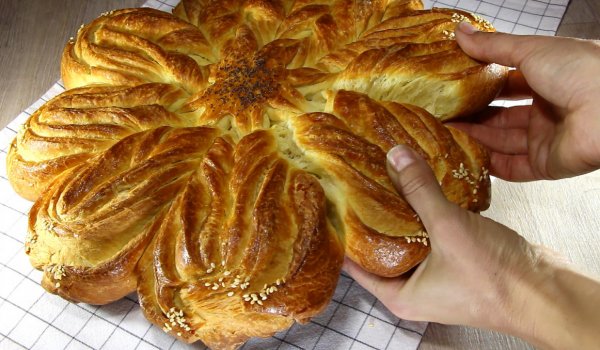 Красива питка цвете