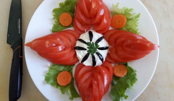 Красива салата от домати