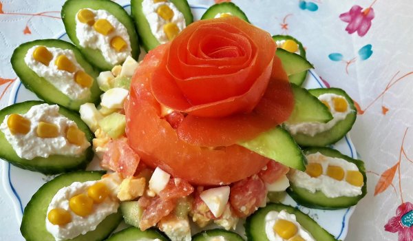 Красива цветна салата за Осми Март