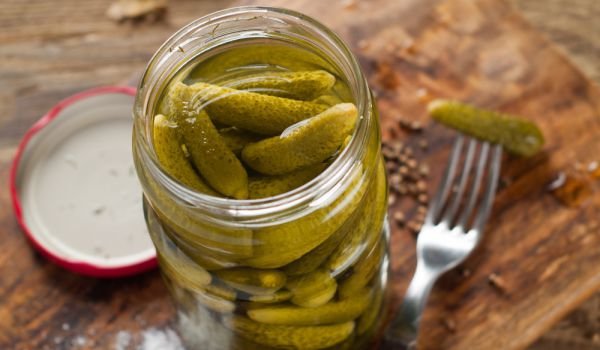 Краставички с копър и лук