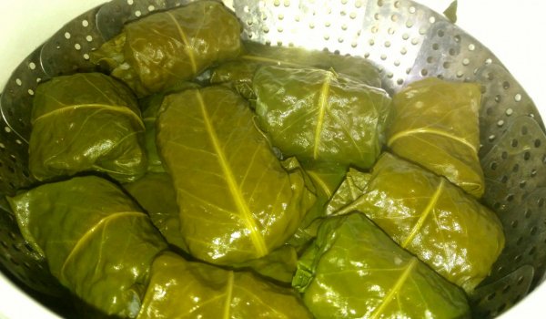 Крехки сармички от лапад
