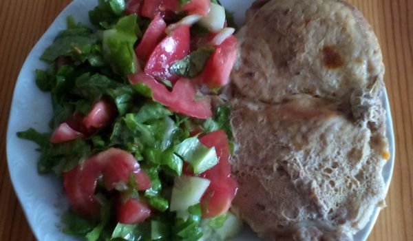 Крехки свински вратни пържоли с вино