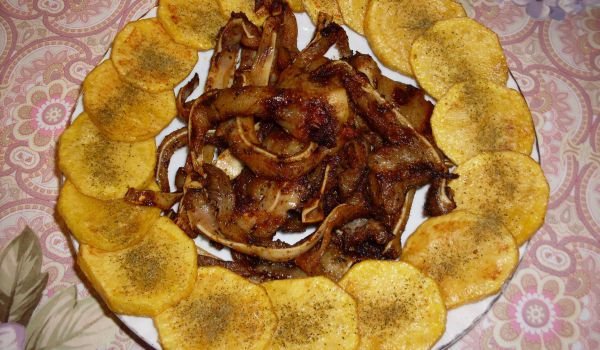 Крехки ушички на жар с картофки