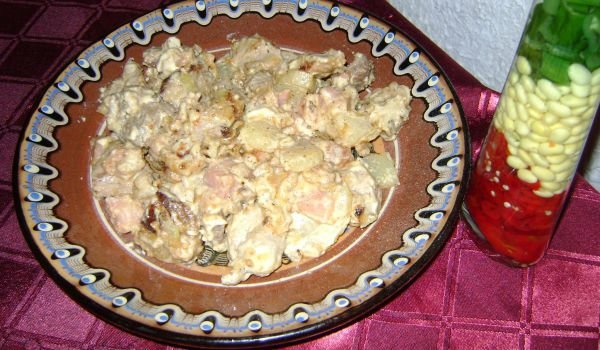 Крехко свинско с ананас и топено сирене