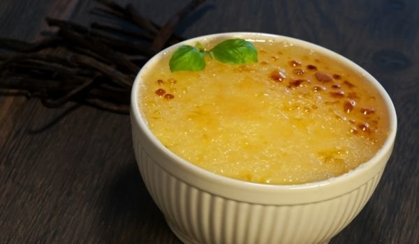 Крем Брюле с ябълки и стафиди