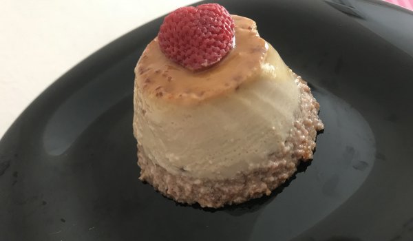Крем карамел с ягоди и фурми