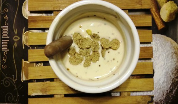 Крем мус с кафе и шоколадови парченца