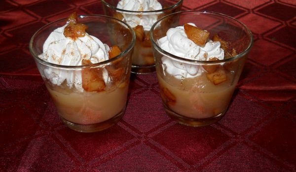 Крем от карамелизирани ябълки и сметана