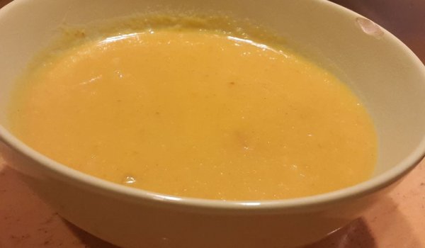 Крем супа от червена леща и куркума