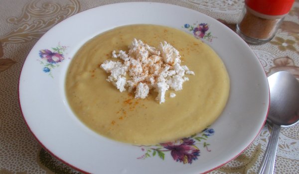 Крем супа от червена леща със сирене