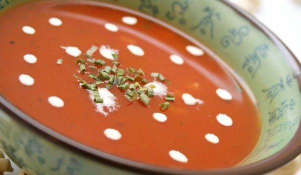 Крем супа от червени домати с ориз