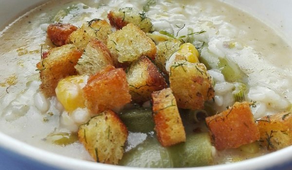 Крем супа с ориз, бакла, грах и джанки