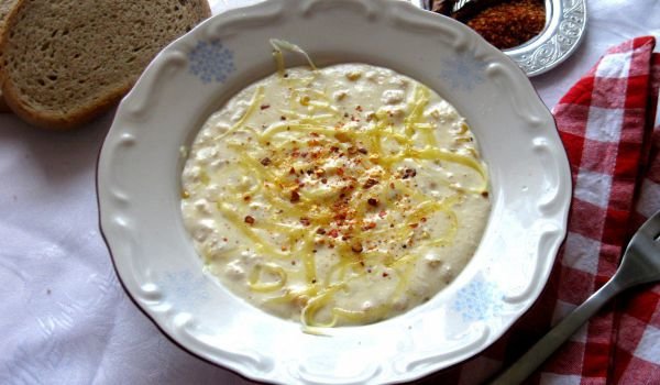 Крем-царевица с извара и кашкавал