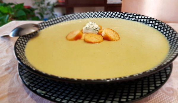 Кремсупа от броколи с прясно мляко